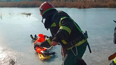 В Апостоловому на Дніпропетровщині на водоймі виявили тіло 20-річного чоловіка