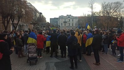 "Херсон — це Україна!": у Вінниці пройшла акція на підтримку деокупованого міста "Херсон — це Україна!": у Вінниці пройшла акція на підтримку деокупованого міста