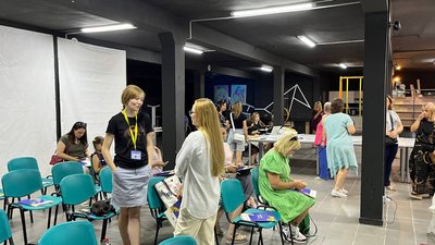 У Тернополі переселенки показали виставу У Тернополі переселенки показали виставу