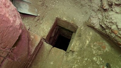 На Франківщині археологи знайшли підземелля в'їзної вежі Галицького замку: репортаж На Франківщині археологи знайшли підземелля в'їзної вежі Галицького замку: репортаж