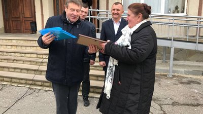 На Тернопільщині громада закупила шкільні автобуси На Тернопільщині громада закупила шкільні автобуси