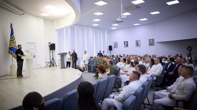 Зеленський привітав медиків зі святом та присвоїв Інституту травматології та ортопедії статус національного Зеленський привітав медиків зі святом та присвоїв Інституту травматології та ортопедії статус національного