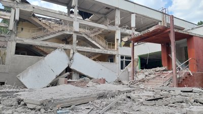 Харків'яни можуть долучитися до прибирання наслідків російського обстрілу в одній зі шкіл