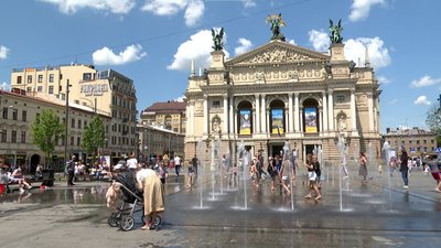 Площа перед Львівським оперним театром Площа перед Львівським оперним театром
