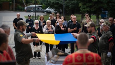 В Ужгороді попрощалися із полеглим захисником Антоном Оленчуком В Ужгороді попрощалися із полеглим захисником Антоном Оленчуком