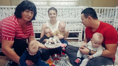 Четвірні на Закарпатті виповнився рік. Як проходить день у їхній родині Четвірні на Закарпатті виповнився рік. Як проходить день у їхній родині