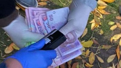 Повідомлено про підозру слідчому Херсонської поліції, який вимагав хабар у 3 тисячі доларів