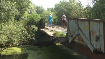Міст через Південний Буг, який сполучає Олешин й Хмельницький. Міст через Південний Буг, який сполучає Олешин й Хмельницький.