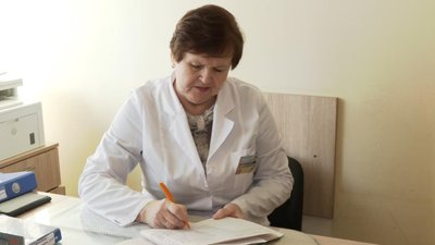 "Я, мабуть, одна з найстарших": лучанка понад 55 років працює медсестрою "Я, мабуть, одна з найстарших": лучанка понад 55 років працює медсестрою