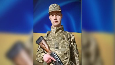 У Чернівцях прощаються з полеглим військовим Пожидаєвим