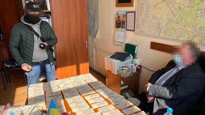 СБУ впіймала на хабарництві посадовця Академії наук