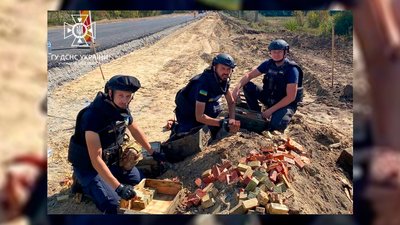 Сапери Чернігівщини розміновують території Харківської та Донецької областей від російських боєприпасів Сапери Чернігівщини розміновують території Харківської та Донецької областей від російських боєприпасів