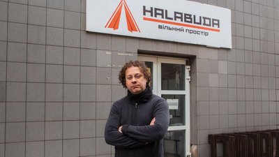 Береже Маріуполь у Черкасах: історія переселенки, яка продовжила волонтерську справу чоловіка Береже Маріуполь у Черкасах: історія переселенки, яка продовжила волонтерську справу чоловіка