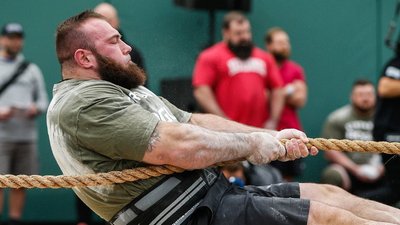 Український стронгмен Новіков уперше переміг на престижному турнірі Rogue Invitational та присвятив титул Україні