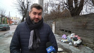 У Житомирі жителям приватних будинків роздали 4 тисячі індивідуальних сміттєвих баків У Житомирі жителям приватних будинків роздали 4 тисячі індивідуальних сміттєвих баків