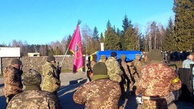 "Думаємо, що там катування було". У Сумах провели в останню путь захисника України Андрія Полешка, який загинув у полоні "Думаємо, що там катування було". У Сумах провели в останню путь захисника України Андрія Полешка, який загинув у полоні