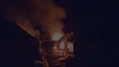 В Олександрівці після удару безпілотників горіли будинки та гараж