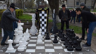 У Помічнянській громаді на вулиці встановили шахову дошку