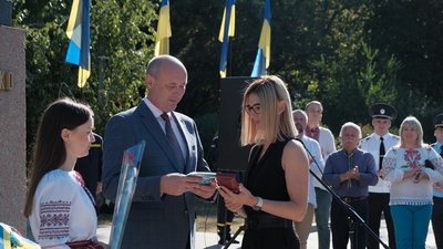У Кропивницькому батьки загиблих воїнів підняли прапор України