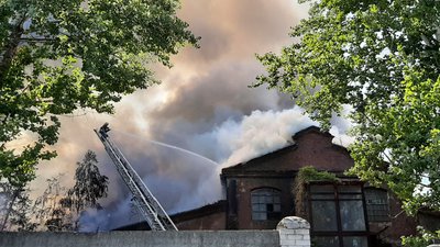 У Харкові сталася пожежа на заводі: вогонь охопив складські приміщення