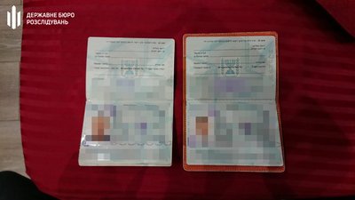 В Одесі двоє посадовців поліції інсценували затримання, аби привласти майже €20 тисяч ‒ ДБР В Одесі двоє посадовців поліції інсценували затримання, аби привласти майже €20 тисяч ‒ ДБР