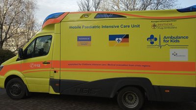 У Хмельницькому побував німецький парамедик, який рятує українських дітей