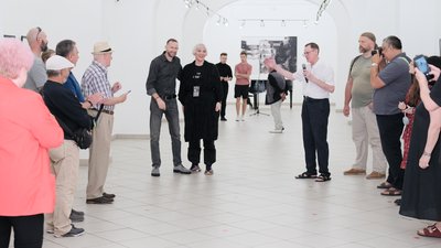 До війни робила фото для глянцевих журналів. У Чернівцях представили виставку світлин про повномасштабну війну