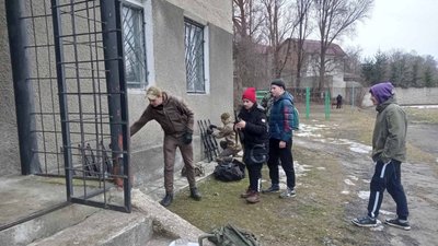 На вишкіл прийшла місцева молодь На вишкіл прийшла місцева молодь