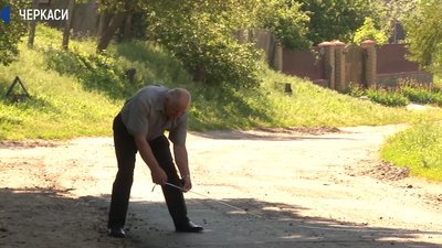 Ямковий замість капітального: як ремонтують аварійні дороги на Черкащині Ямковий замість капітального: як ремонтують аварійні дороги на Черкащині