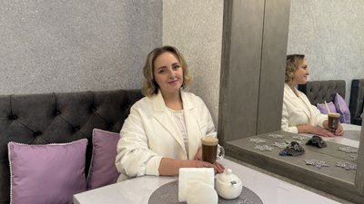 Анна Рапак в кав'ярні