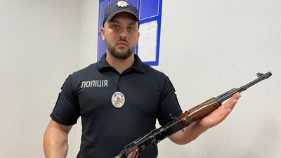 Інспектор відділу контролю за обігом зброї Віталій Соловйов Інспектор відділу контролю за обігом зброї Віталій Соловйов