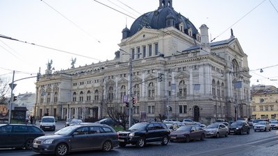 Неналежно припарковані авто можуть передати ЗСУ – мер Львова Андрій Садовий