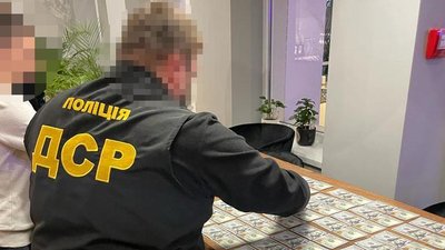 На Херсонщині депутат обласної ради вимагав від підприємця хабар у 27 тисяч доларів