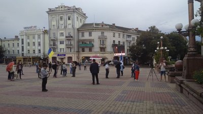На Театральному майдані у Тернополі розпочалась акція "Захисти армію" На Театральному майдані у Тернополі розпочалась акція "Захисти армію"