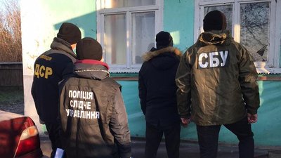 На Буковині викрили групу людей на збуті накротиків