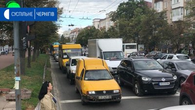 У Чернігові через перекриття Шевченка – затори на чотирьох вулицях У Чернігові через перекриття Шевченка – затори на чотирьох вулицях