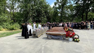 У Кропивницькому попрощалися з чотирма працівниками підприємства, які загинули внаслідок ракетного удару