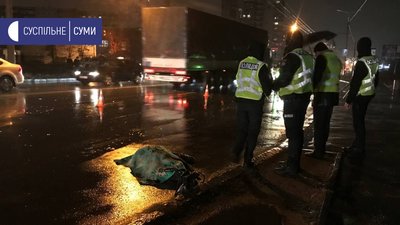 У Сумах на Героїв Крут насмерть збили жінку. Що відомо У Сумах на Героїв Крут насмерть збили жінку. Що відомо