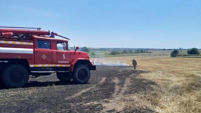 Гасіння пожежі стерні пшениці на Волині