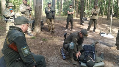 На Волині добровольці навчалися стрільби та домедичної допомоги На Волині добровольці навчалися стрільби та домедичної допомоги