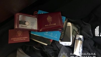 В Одесі чоловіки з посвідченнями ФСБ планували пограбувати банк В Одесі чоловіки з посвідченнями ФСБ планували пограбувати банк