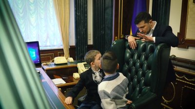 "Як справи у країні?". Зеленський з дітьми дзвонив Гончаруку, Баканову і Богдану