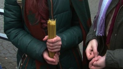 До Луцька привезли Вифлеємський вогонь миру До Луцька привезли Вифлеємський вогонь миру