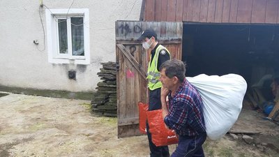 Через підтоплення населених пунктів правоохоронці Тернопільщини працюють в посиленому режимі Через підтоплення населених пунктів правоохоронці Тернопільщини працюють в посиленому режимі
