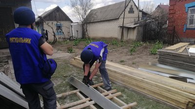 "Дах був на 100% відсутній". Харківські рятувальники — про допомогу жителям Мар'їнки "Дах був на 100% відсутній". Харківські рятувальники — про допомогу жителям Мар'їнки