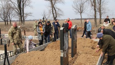 В Мирнограді попрощалися з загиблим офіцером ЗСУ В Мирнограді попрощалися з загиблим офіцером ЗСУ
