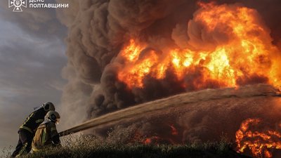 Рятувальники ліквідували пожежу після обстрілу у ніч на 19 серпня на Полтавщині