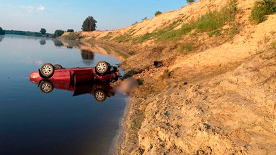 Автівка на місці ДТП Автівка на місці ДТП