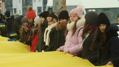 600 школярів Хмельницького візьмуть участь в акції "Ланцюг єдності"