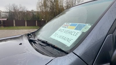 Британські фермери передали ще 22 пікапи для українських військових